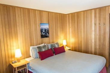 Отель Thredbo Alpine