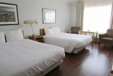 Hotel Claymore Inn And Suites