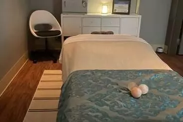 هتل & Suites Le Dauphin Drummondville