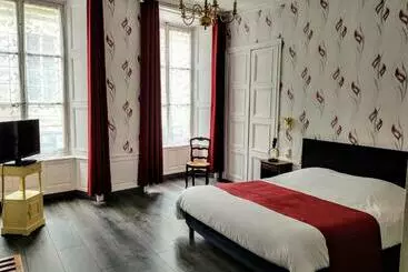 בית מלון כפרי Logis Le Grand Hôtel Du Louvre