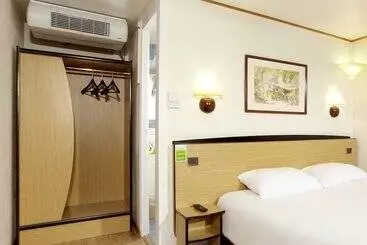 ホテル Campanile Clermont Ferrand ~ Thiers