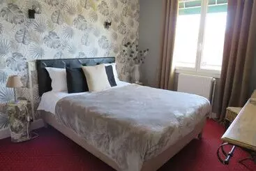 فندق Logis Hôtel Saint Cyr