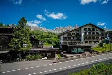 فندق Monzoni San Pellegrino