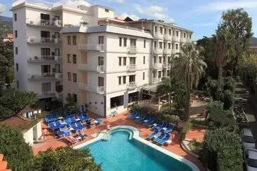 בית מלון כפרי Caravel