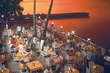 Shaw Park Beach Hotel & Spa