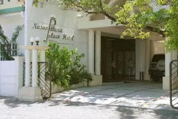 Hotel Nasandhura Palace