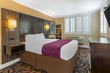 בית מלון כפרי Best Western Plus Airport Plaza