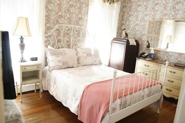 호텔 The Coolidge Corner Guest House: A Brookline Bed And Breakfast