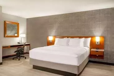 Отель Wyndham Indianapolis Airport