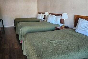 هتل Americas Best Value Inn Mackinaw City