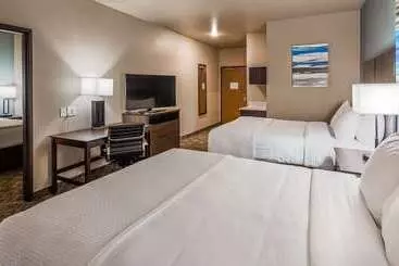 فندق Best Western Golden Spike Inn & Suites