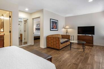 בית מלון כפרי Best Western Rose Garden Inn