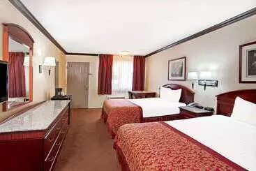 فندق Ramada By Wyndham Pasadena