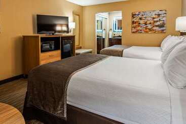 فندق Best Western Plus Landing View Inn & Suites