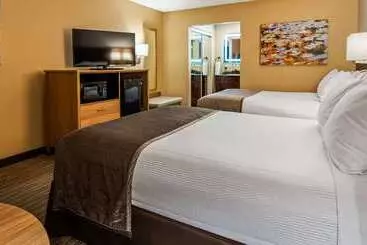 Отель Best Western Plus Landing View Inn & Suites