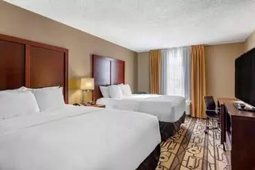 هتل Comfort Inn & Suites