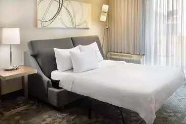 Отель Courtyard By Marriott Atlanta Airport South/sullivan Road