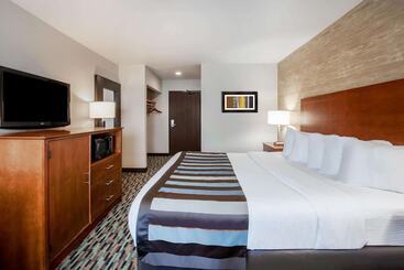 فندق Wingate By Wyndham Detroit Metro Airport