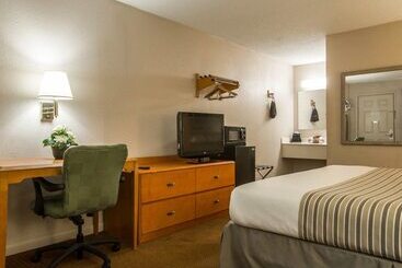 هتل Econo Lodge Inn & Suites At Fort Moore