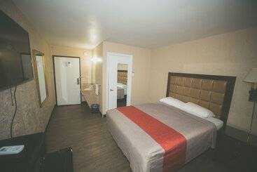 ホテル Economy Inn