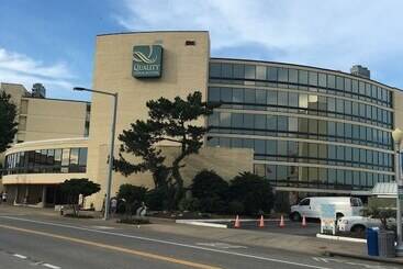 فندق Quality Inn & Suites Oceanfront