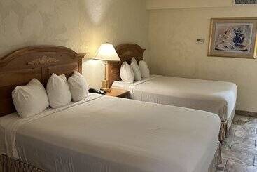 Ramada Hotel & Conference Center By Wyndham Las Cruces