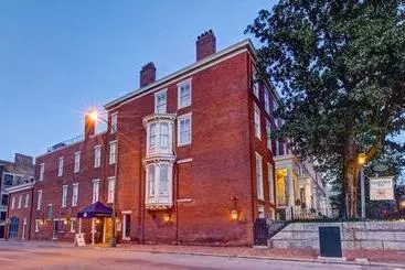 בית מלון כפרי Linden Row Inn