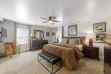 Hotel Park Ave Manor 3b