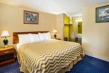 בית מלון כפרי Travelodge By Wyndham Tacoma Near Mcchord Afb