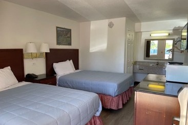 فندق Farmington Inn