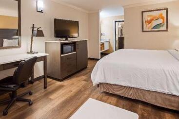 فندق Best Western Plus Orange County Airport North