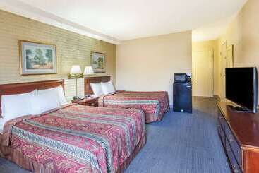 Отель Travelodge By Wyndham Winchester