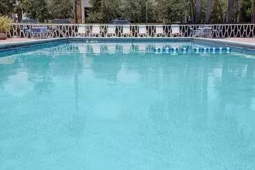 فندق على الطريق Knights Inn Hallandale