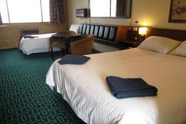 Hotel Canberra Lyneham Motor Inn