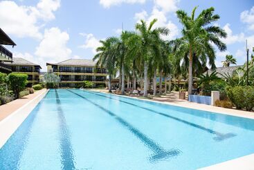 מלון דירות Lionsdive Beach Resort