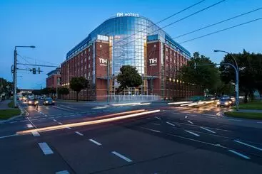 هتل NH Dresden Neustadt