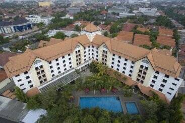 Отель Santika Cirebon