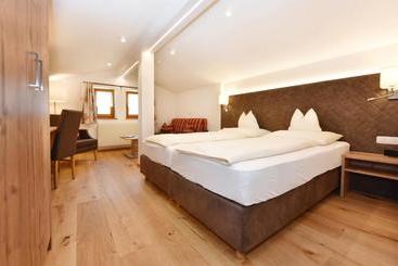 فندق Gasthaus & Pension Alphorn