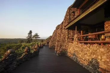 ホテル Ngorongoro Serena Safari Lodge