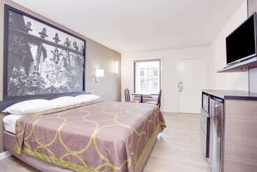 Otel Super 8 By Wyndham Dalton