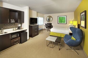 هتل The Hollis Halifax A Doubletree Suites By Hilton
