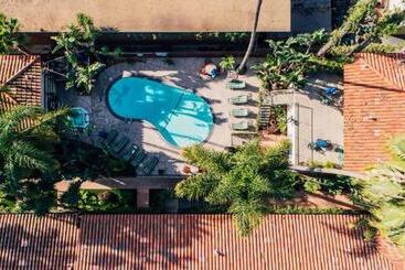 فندق Inn By The Harbor