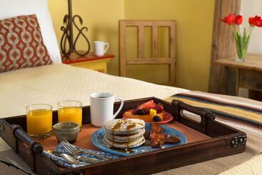 هتل Inn Of The Turquoise Bear