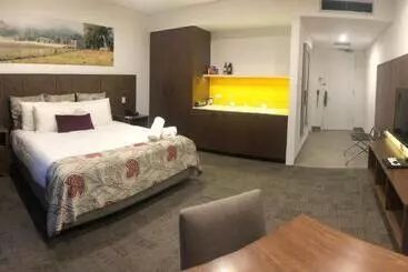 בית מלון כפרי Young Federation Motor Inn And Services Club