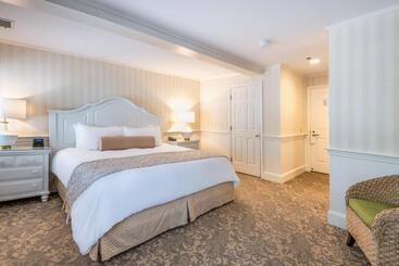 فندق Chatham Wayside Inn