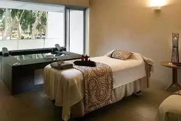 هتل Sails In The Desert