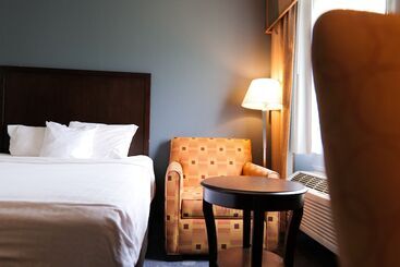 בית מלון כפרי Baymont By Wyndham Flint Airport North