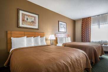 فندق Quality Inn Coralville   Iowa River Landing