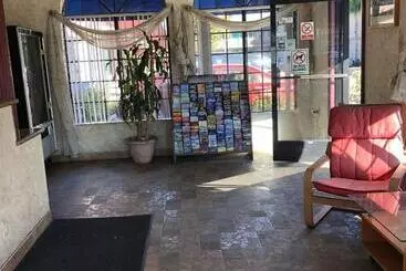 酒店 Travelers Inn