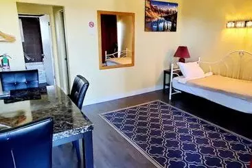 מוטל Port O Call Inn